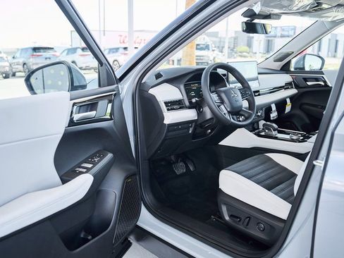 New 2026 Mitsubishi Outlander SE AWD/4WD image 19