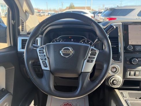 Used 2021 Nissan Titan SV w/ SV Convenience Package image 15