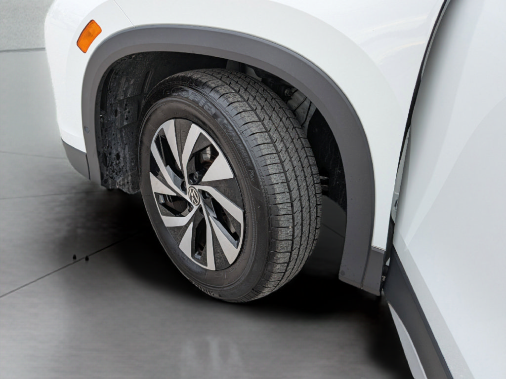 Certified 2025 Volkswagen Tiguan S FWD image 32