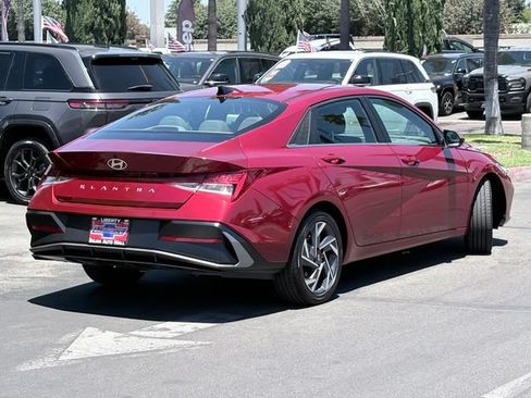 Used 2025 Hyundai Elantra SEL FWD image 5