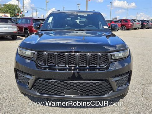 New 2025 Jeep Grand Cherokee Altitude image 2