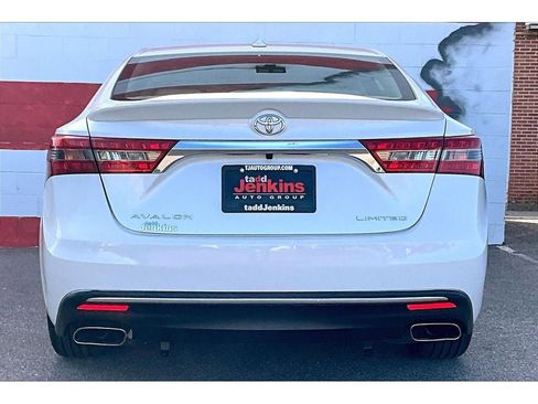 Used 2016 Toyota Avalon Limited w/ Toyota Safety Sense Package FWD image 4