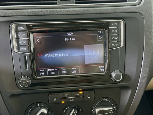 Used 2017 Volkswagen Jetta SE FWD image 21