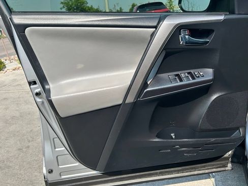 Used 2018 Toyota RAV4 XLE FWD image 21