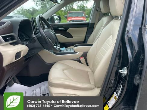 Used 2020 Toyota Highlander XLE AWD/4WD image 33