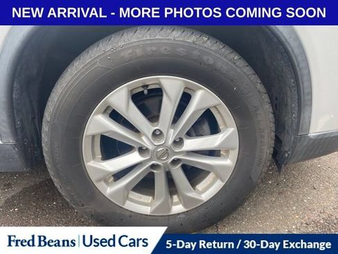 Used 2016 Nissan Rogue SV w/ SV Moonroof Package AWD/4WD image 14