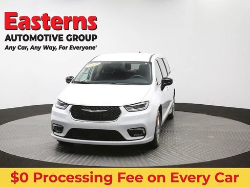 Used 2024 Chrysler Pacifica Touring-L FWD image 55