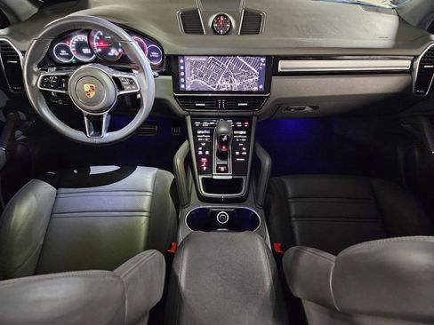 Used 2022 Porsche Cayenne S image 19