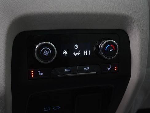 Used 2025 Buick Enclave Avenir image 22