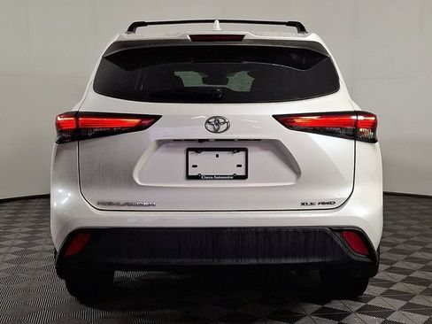 Used 2021 Toyota Highlander XLE AWD/4WD image 8