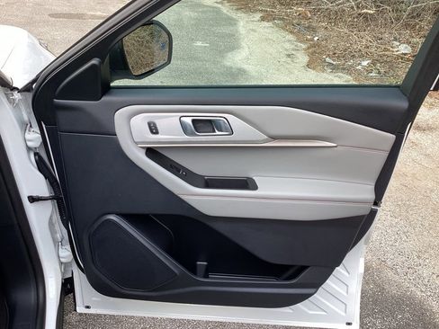 Used 2025 Ford Explorer Active w/ Active Comfort Package image 28