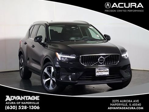 Used 2024 Volvo XC40 B5 Core AWD/4WD image 1