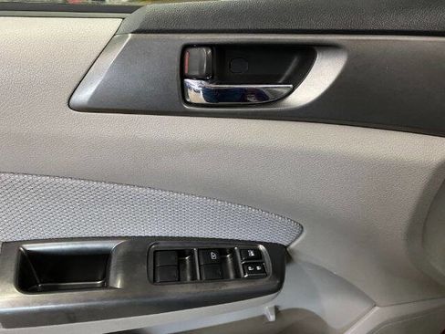 Used 2012 Subaru Forester 2.5X Premium w/ All-Weather Pkg AWD/4WD image 11