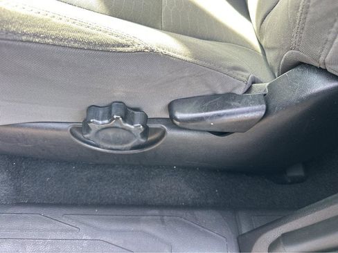 Used 2019 Toyota Tacoma SR image 31