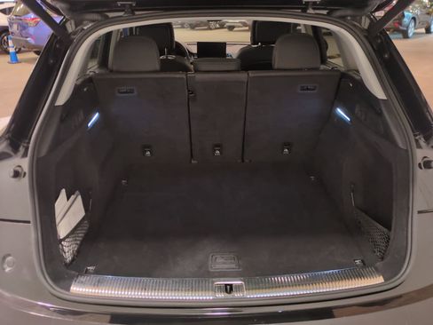 Used 2021 Audi Q5 Prestige w/ Prestige Package image 12