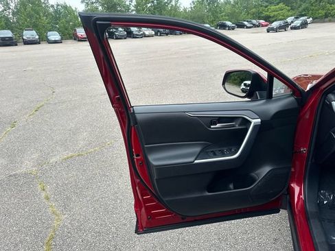 Used 2025 Toyota RAV4 XLE w/ Convenience Package AWD/4WD image 24