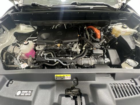 Used 2021 Toyota Highlander XLE AWD/4WD image 26