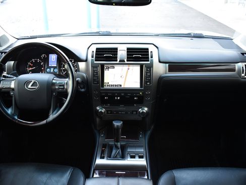 Used 2018 Lexus GX 460 image 22