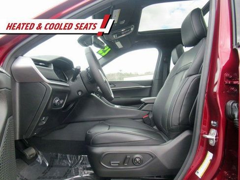 New 2025 Jeep Grand Cherokee Limited w/ Luxury Tech Group II image 4