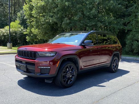 Used 2025 Jeep Grand Cherokee L Limited w/ Trailer Tow Package AWD/4WD image 5
