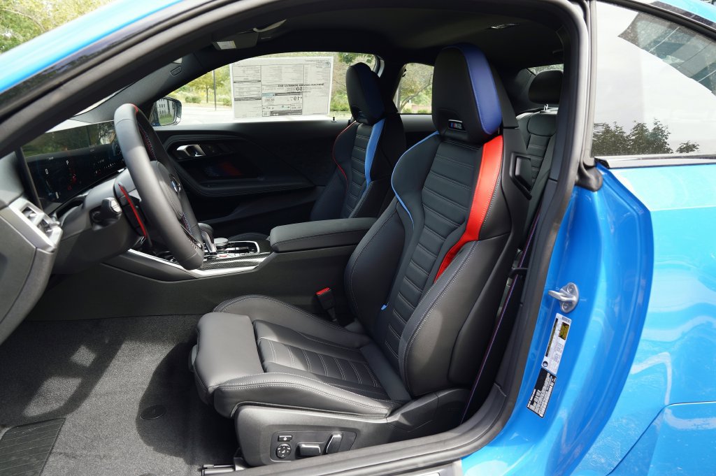 Used 2026 BMW M2 w/ Lighting Package RWD image 10