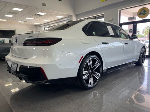 Used 2024 BMW i7 xDrive60 AWD/4WD image 5