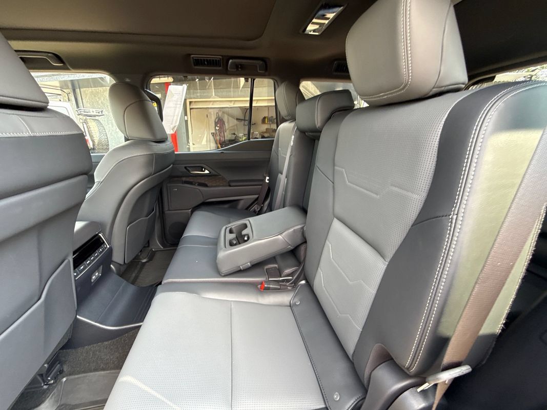 Used 2026 Lexus GX 550 w/ Accessory Package (2T) AWD/4WD image 17