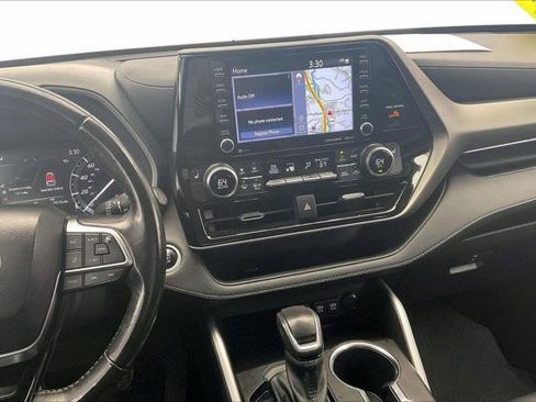 Used 2021 Toyota Highlander XLE AWD/4WD image 5