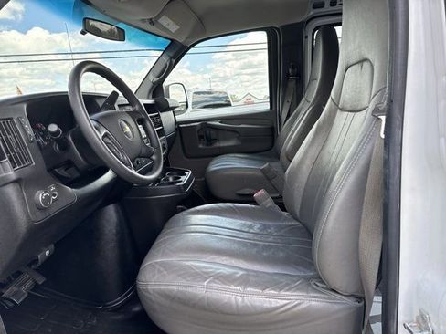 Used 2014 Chevrolet Express 2500 RWD image 16