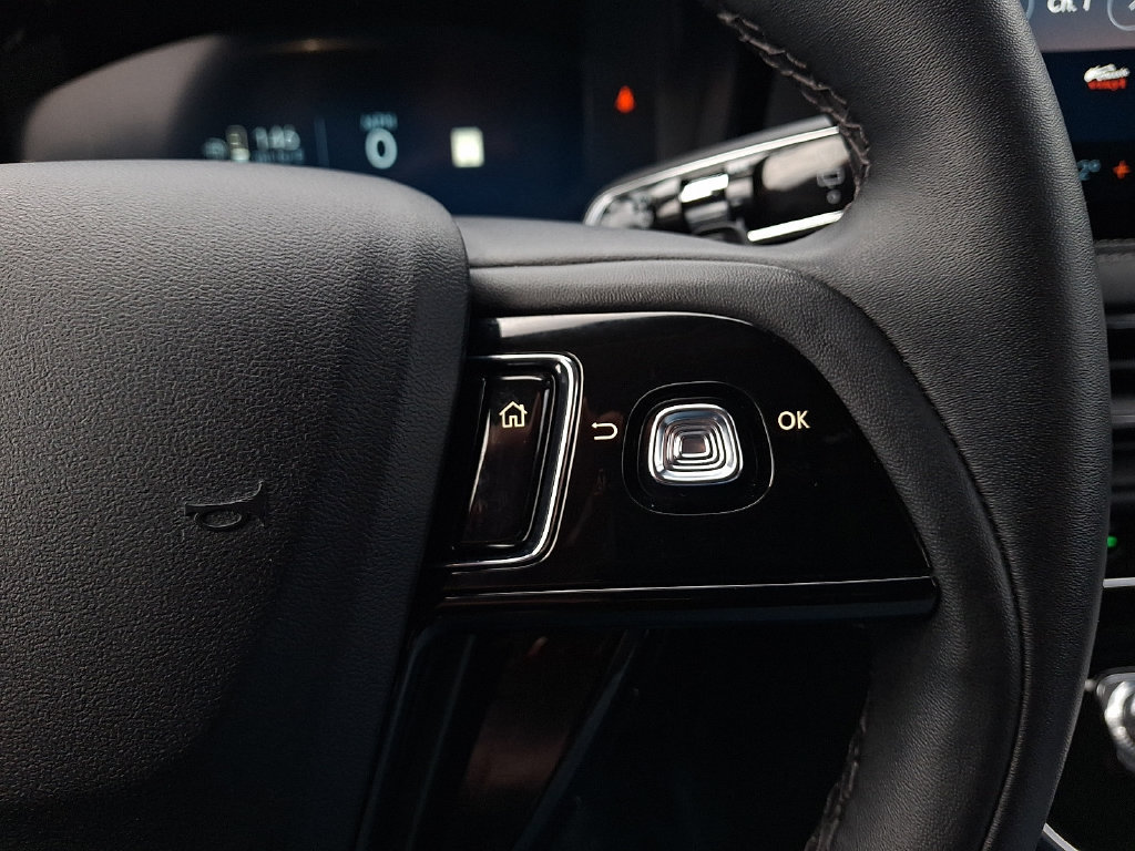 Certified 2024 Lincoln Corsair AWD image 22
