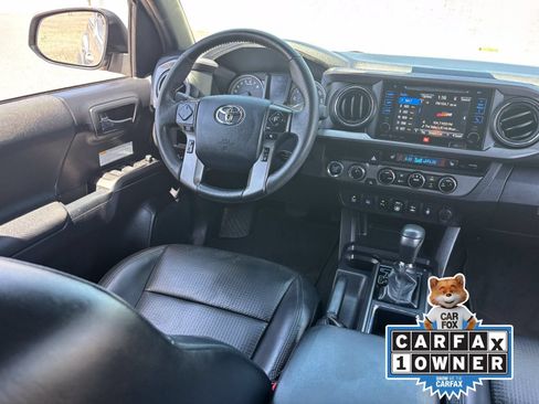 Used 2018 Toyota Tacoma TRD Off-Road AWD/4WD image 14