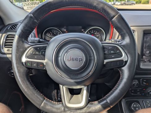 Used 2019 Jeep Compass Trailhawk w/ Leather Interior Group AWD/4WD image 25