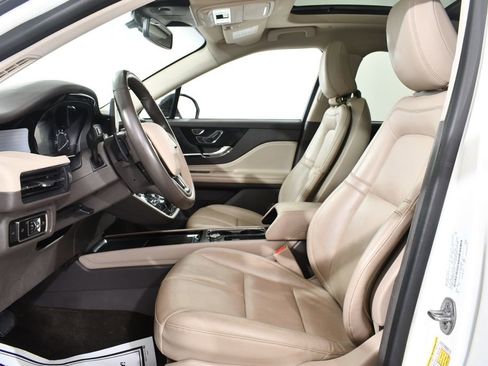 Used 2022 Lincoln Corsair AWD w/ Premium Package image 6