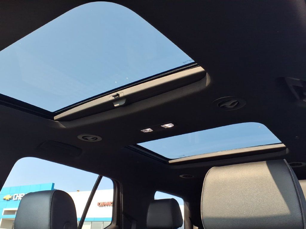 Used 2023 Chevrolet Traverse RS w/ LPO, Floor Liner Package AWD/4WD image 4