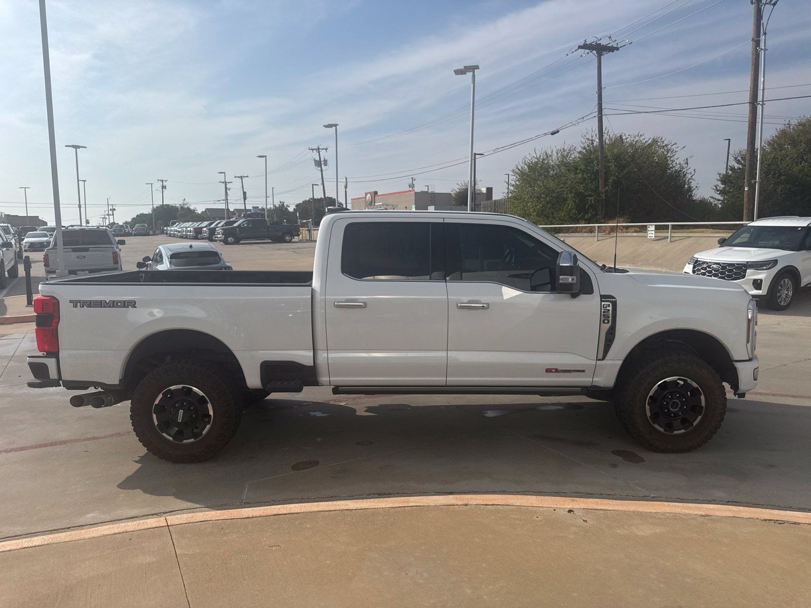Used 2026 Ford F250 Platinum w/ Platinum Plus Package AWD/4WD image 4