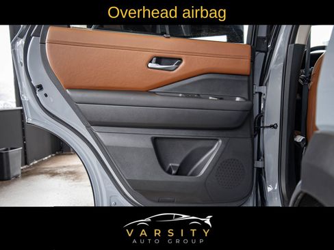 Used 2025 Nissan Pathfinder Platinum w/ Cargo Package AWD/4WD image 32