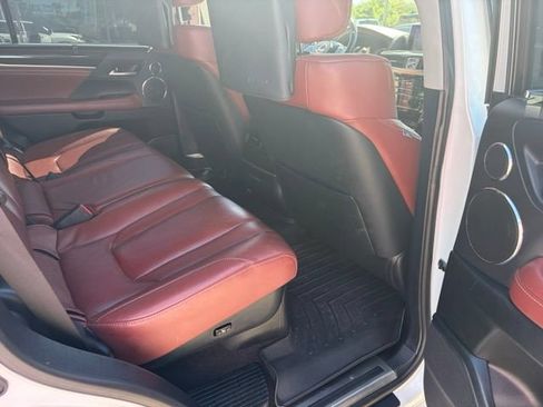 Used 2019 Lexus LX 570 4WD w/ Luxury Package image 41