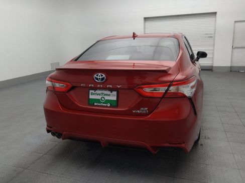 Used 2020 Toyota Camry SE w/ Sunroof Package FWD image 7