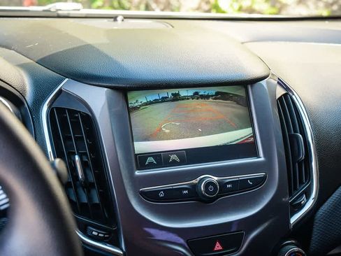 Used 2018 Chevrolet Cruze LT FWD image 21