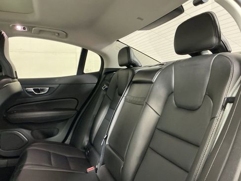Used 2022 Volvo S60 B5 Inscription image 27