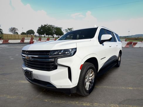 Used 2022 Chevrolet Suburban LT RWD image 5
