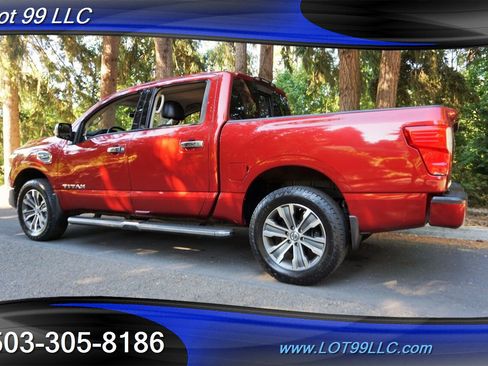 Used 2017 Nissan Titan SL image 11
