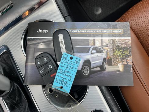 Used 2019 Jeep Grand Cherokee Summit AWD/4WD image 10
