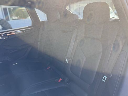 Used 2022 Porsche Macan AWD/4WD image 18