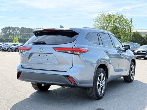 Used 2023 Toyota Highlander XLE image 9