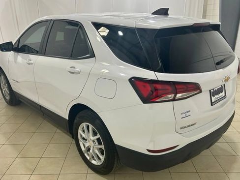 Used 2024 Chevrolet Equinox LS w/ LS Convenience Package FWD image 3