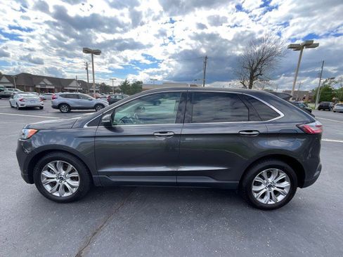 Used 2019 Ford Edge Titanium w/ Equipment Group 301A AWD/4WD image 4