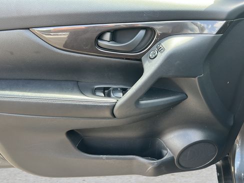 Used 2019 Nissan Rogue FWD image 18