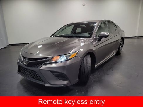 Used 2018 Toyota Camry SE w/ Convenience Package image 4