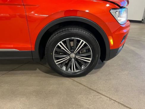 Used 2018 Volkswagen Tiguan SEL AWD/4WD image 40